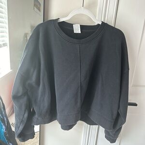 Super cute cropped crewneck sweatshirt. Size medium